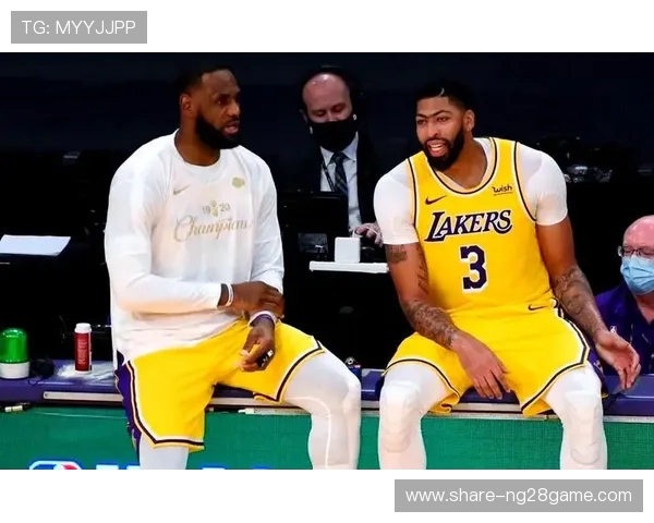 湖人队新赛季备战进入关键期 詹姆斯与戴维斯领衔阵容调整